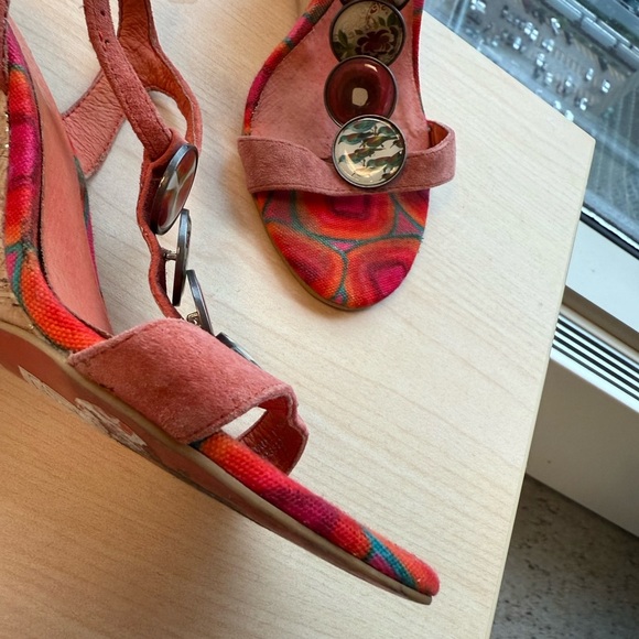 Desigual size 7 (37 Eur) EUC embellished Red and Orange Sandals Vibrant Style - Picture 14 of 16